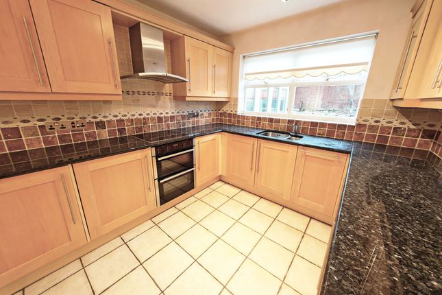 5 Gibbs Leaze, Trowbridge photo 2