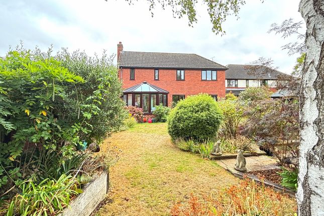 2 Morelands Grove, Gloucester photo 4