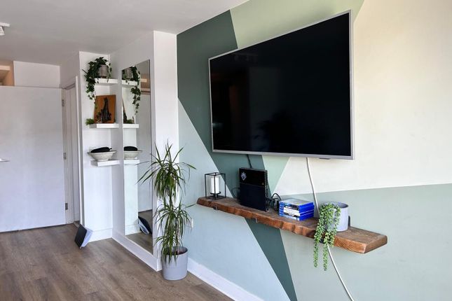 14 The Wave, Market Avenue, Wickford photo 5