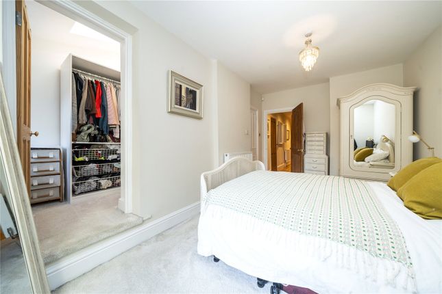 Flat for sale in Bolingbroke Grove, London