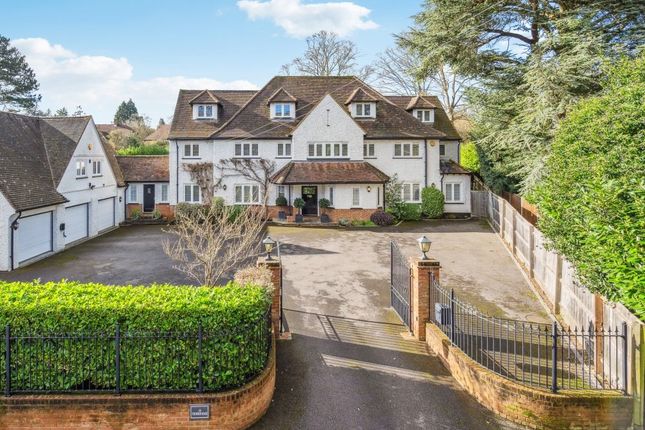 Thumbnail Country house for sale in North Park, Chalfont St. Peter, Gerrards Cross