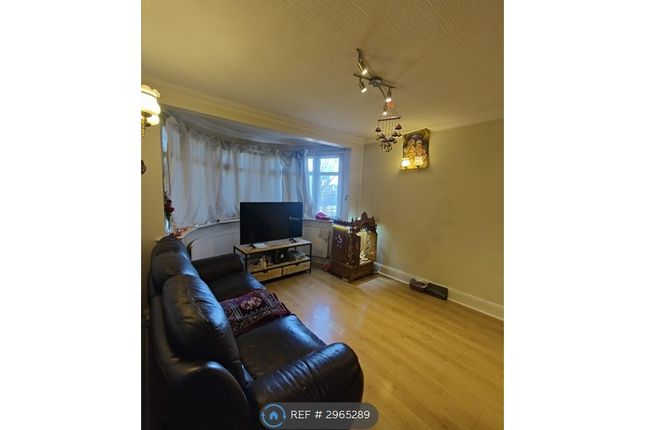 Kings Road, Harrow photo 4