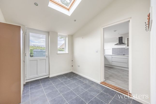 10 Gale Close, Norwich photo 4