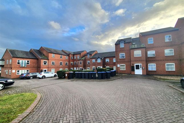 Flat for sale in Trinity Court, Hinckley
