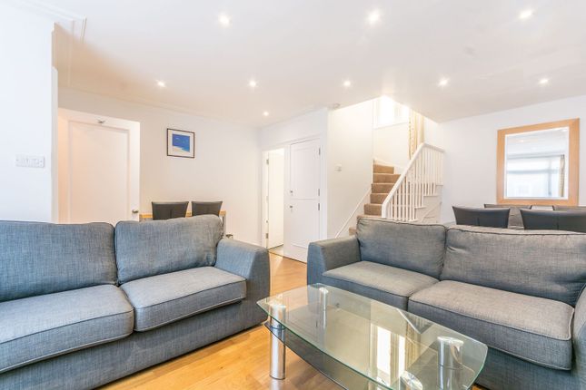 Clarendon Mews, Hyde Park Estate photo 3