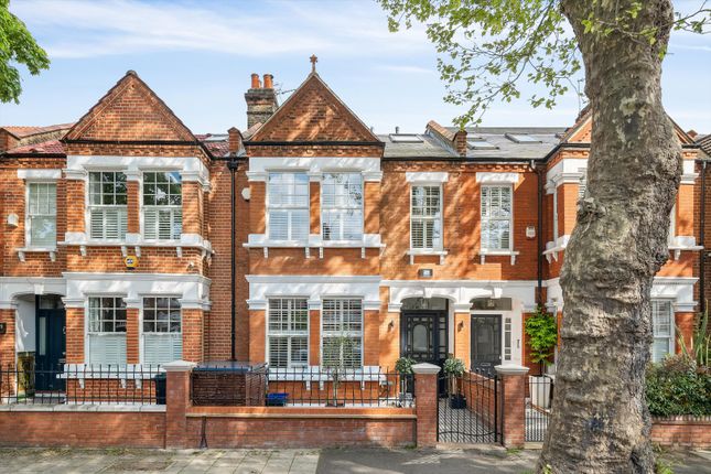 Thumbnail Terraced house to rent in Wavendon Avenue, Chiwsick W4.