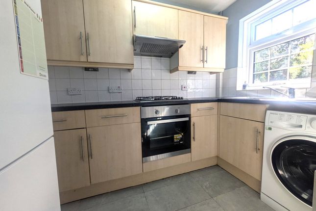 14, Nash Gardens, Redhill photo 3