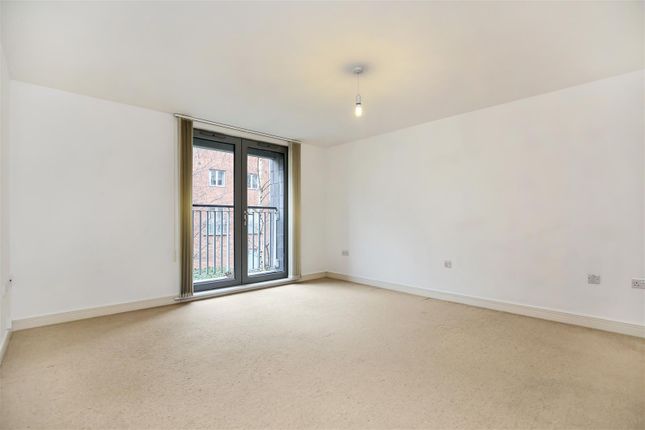 Flat to rent in Cameronian Square, Worsdell Drive, Gateshead