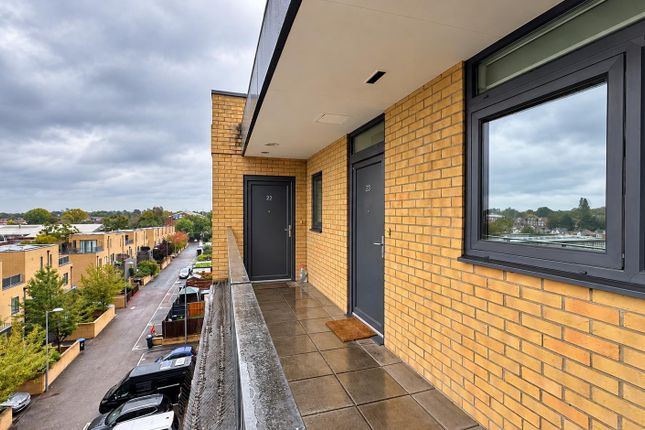 Flat 22, Amber Court, 252 Bowes Road, London photo 4