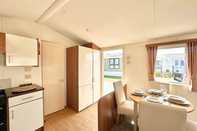 Oaklands Holiday Park, Nr-Clacton-On-Sea photo 4