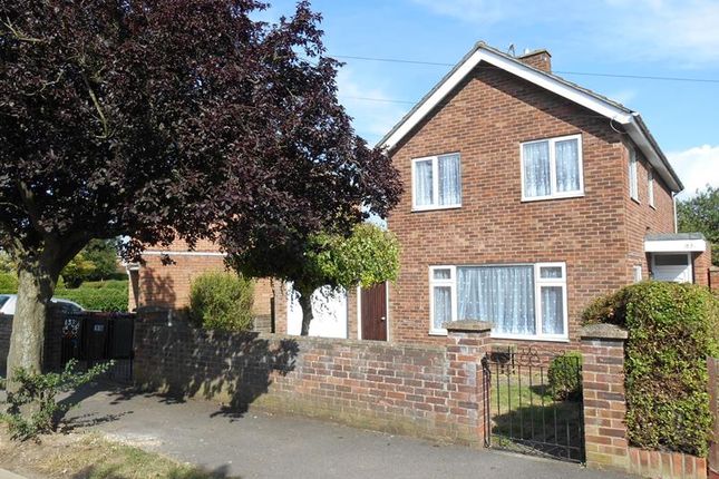 Detached house to rent in Aylesbury Road, Bedford