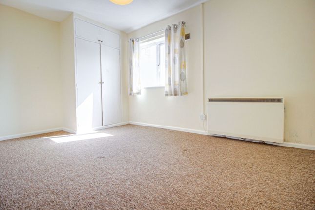 Flat 5, Garland Court Meadow Road, Cirencester photo 4