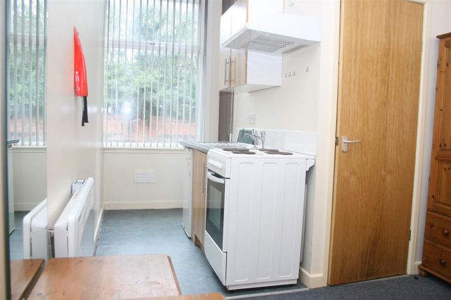 Studio to rent in Manor Road, Coventry