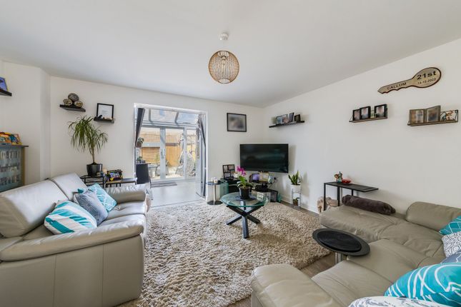 6 Aster Close, Didcot photo 2