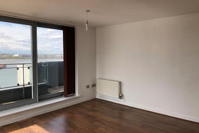 Flat 82, Hill House,, Defence Close, London photo 5