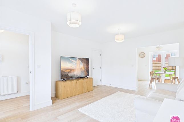 95, Rowan Drive, Burton-On-Trent photo 4