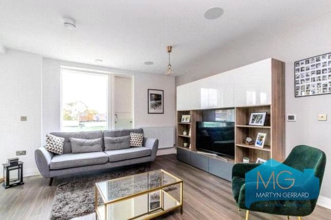 Flat for sale in Quayle Crescent, Whetstone, London