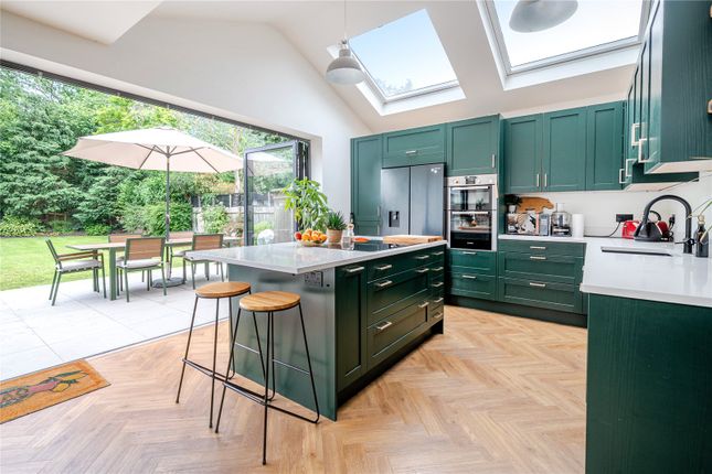 72, The Woodlands, Esher photo 4