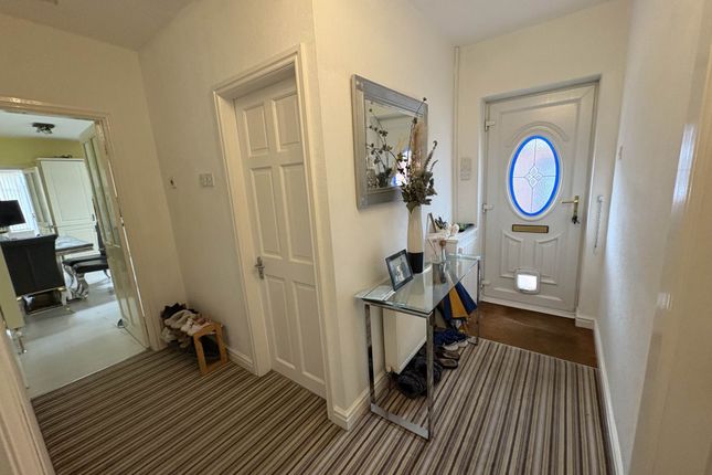 17, Ribble Avenue, Oldham photo 2