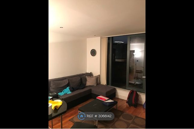 Flat, Hoxton Square, London photo 2