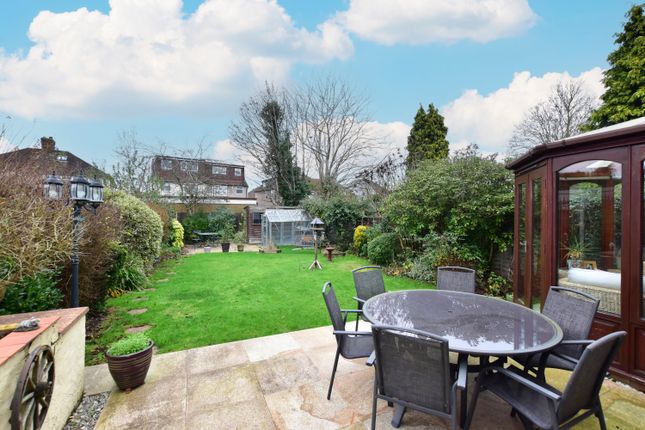 38, Appletree Walk, Watford photo 4