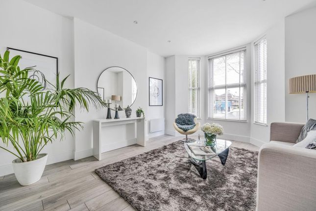 Flat for sale in Ladbroke Grove, Notting Hill