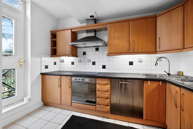 Apartment 2, Devonhurst Place, 9, Heathfield Terrace, LONDON photo 2