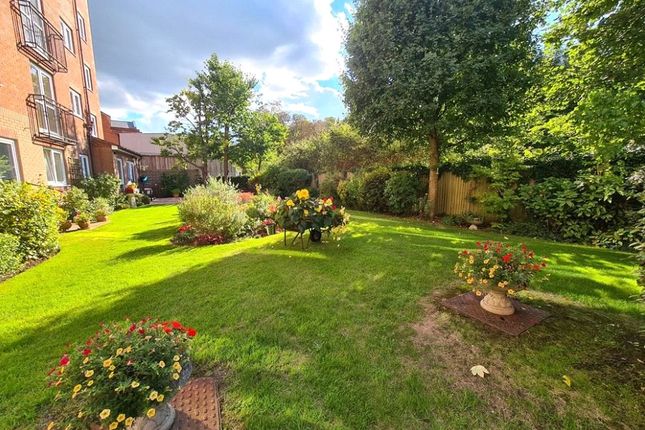Flat 6,, Bourne Court, Caterham photo 2