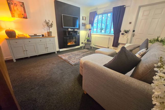 16, Sunningdale Green, Darlington photo 3
