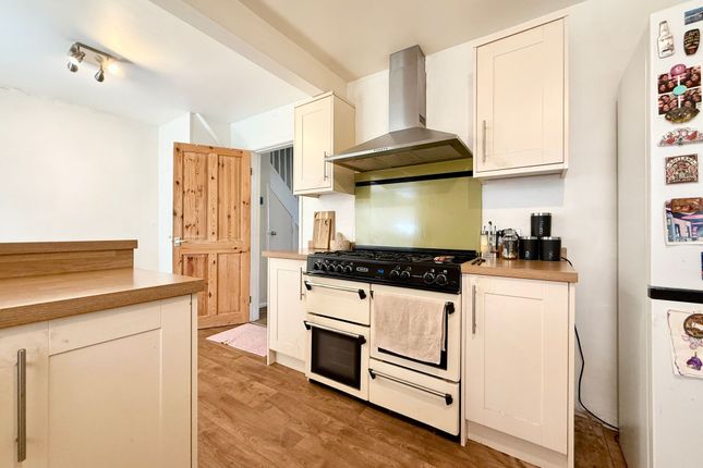10 Chapel Lane, Cheltenham photo 4