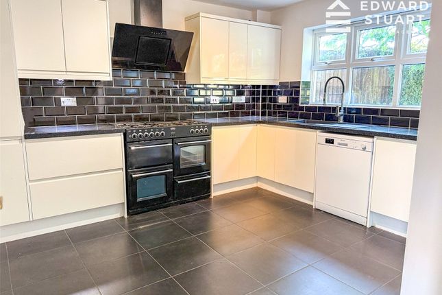 29, Millers Close, Bourne photo 2