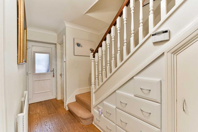 11, Bluegates, Stoneleigh/Ewell photo 4
