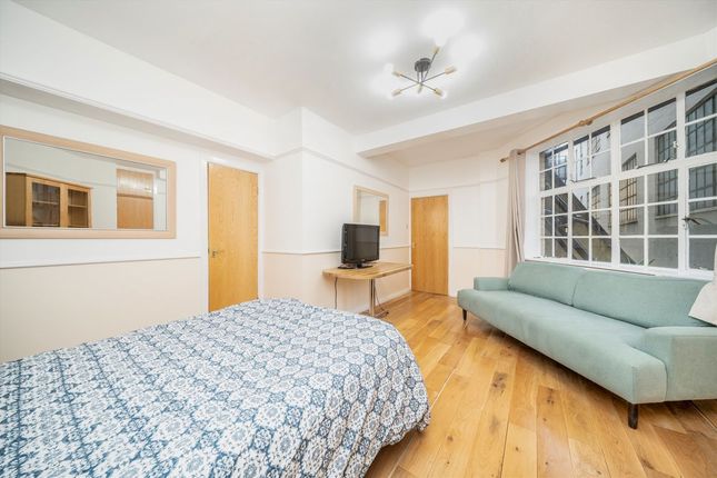 Flat 37, Russell Court, Woburn Place, London photo 2