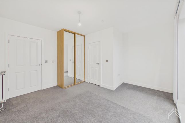Lingfield Apartments, 94 Parade Gardens, London photo 4