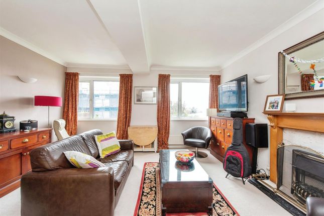 Flat for sale in Twickenham Road, Teddington