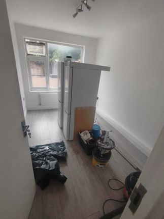Greyhound Terrace, London photo 5
