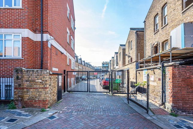 Thumbnail Parking/garage to rent in Barnard Road, Clapham Junction