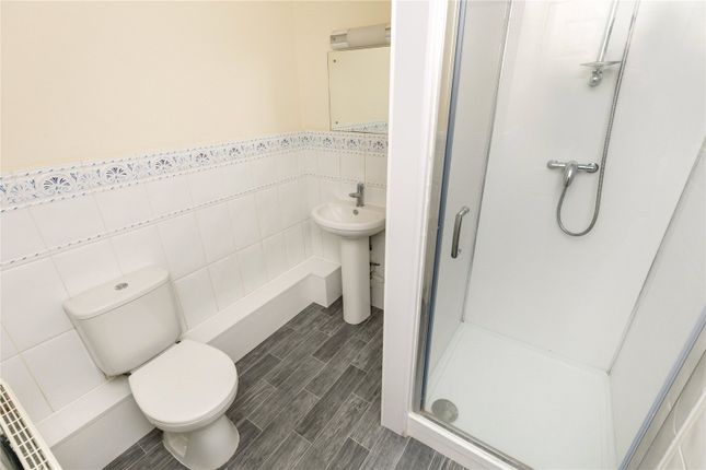 7 Festival Court,, Harvest Road, Crawley photo 4
