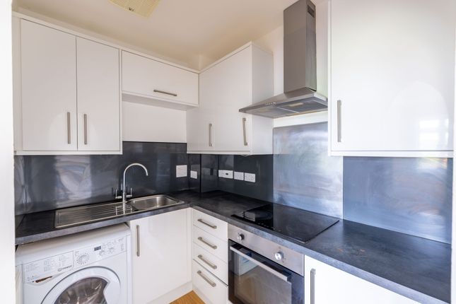 25 Reed Drive, Redhill photo 4