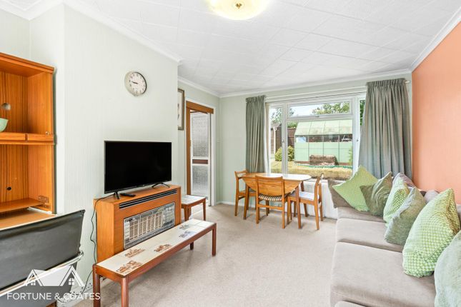 15, Jerounds, Harlow photo 2
