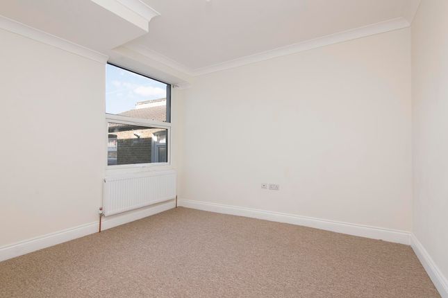 Flat to rent in Mellison Road, London