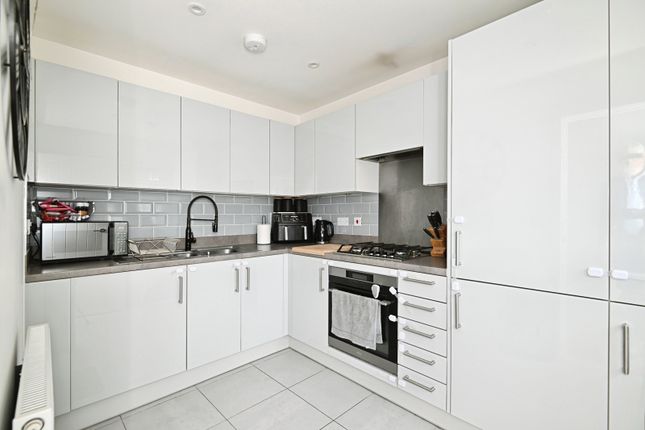 14, Keepers Cottage Lane, Rochester photo 2