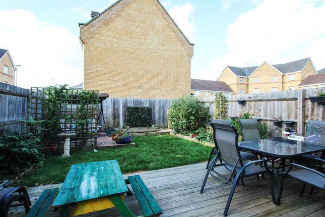 2, Goodman Drive, Leighton Buzzard photo 2