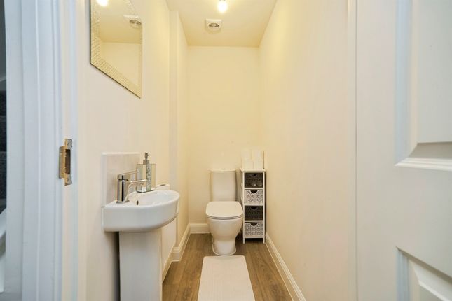 11, Hewenden Drive, Bradford photo 3