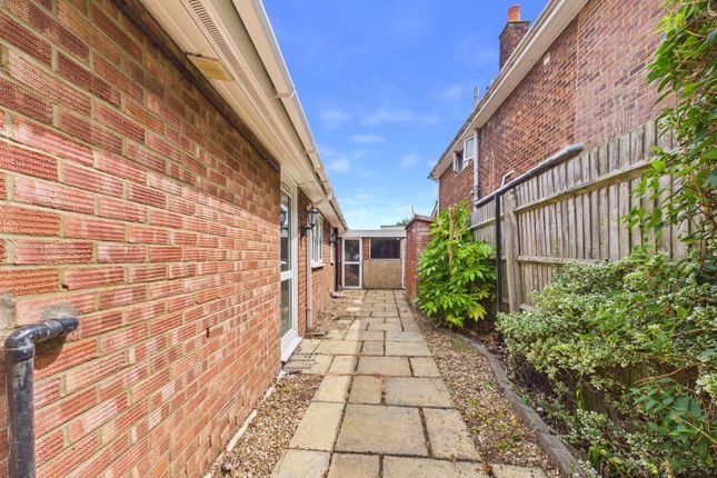 98, Limes Avenue, Aylesbury photo 4