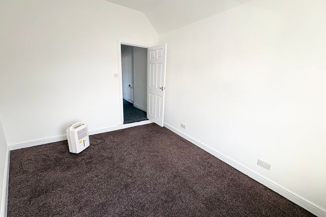 560A, Manchester photo 5