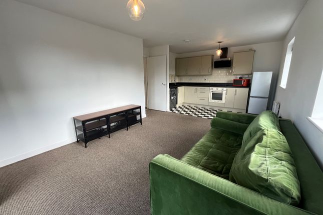 28, Swarcliffe Approach, LEEDS photo 3