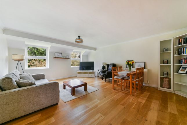Flat for sale in Temple Road, Croydon