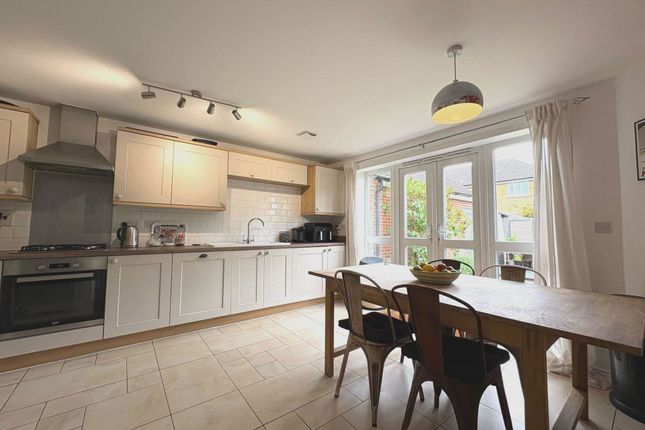27, Bunting Drive, Leighton Buzzard photo 2