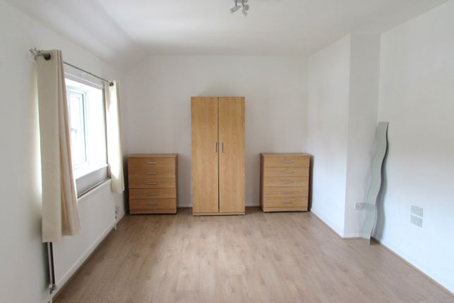 4 Ashburnham Close, Carpenters Park, Watford photo 4